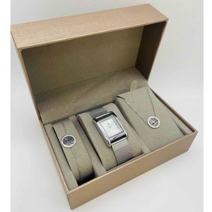 Coffret taupe d'une montre carrée à lanière milanais argent + bijoux en acier