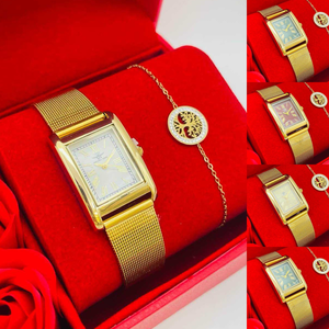 Coffret rouge d'une montre à chiffres romains dorée + bracelet en acier