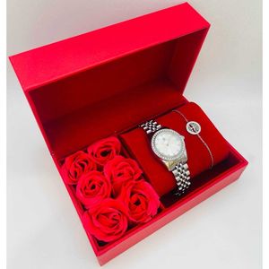 Coffret rouge : montre arrondie sertis de strass argentée + bracelet en acier