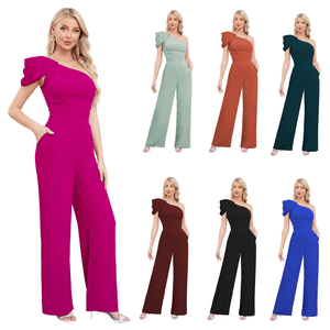 Combinaison asymétrique à une épaule avec pantalon droit à poche