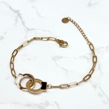 Bracelet à une chaîne de maillons allongés avec deux anneaux entrelacés