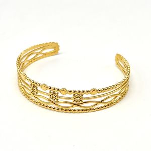Bracelet jonc manchette floraison délicate finition dorée brillante