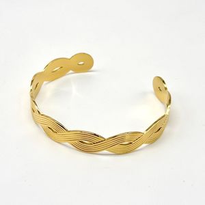 Bracelet jonc manchette doré ouvert à motif tressage ondulé moderne