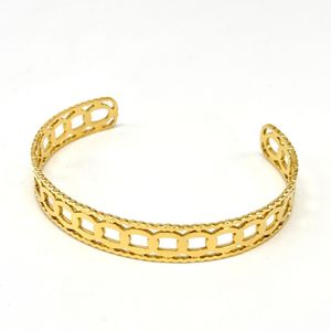 Bracelet jonc manchette doré ouvert à motif ajouré de maillons de chaîne interconnectés