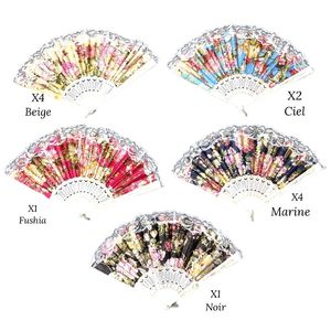 Éventail pliant élégant en tissu imprimé floral avec une bordure dentelle blanche