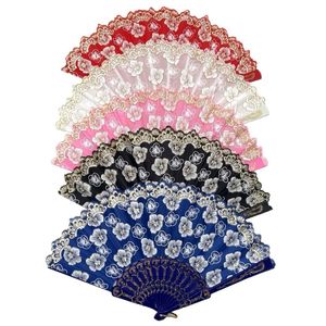 Éventail pliant élégant en tissu à motifs floraux délicats  avec monture sculptée et dorée