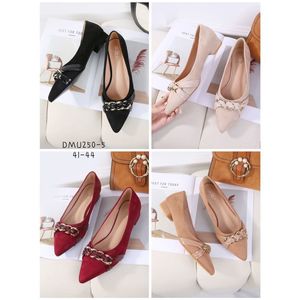 Escarpins à bout pointu en daim avec chaîne décorative  grande taille 41 - 44