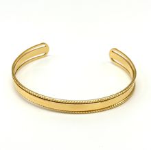 Bracelet Jonc ouvert en acier : bande lisse au centre, bordures texturées sur les côtés