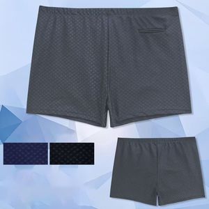 Short de bain homme texturé avec une petite poche passepoilée à l'arrière