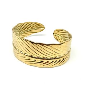 Bracelet jonc type manchette en acier inoxydable à motif de plumes