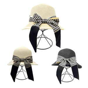 Chapeau à bord plus large avant que l'arrière et ruban pied de poule