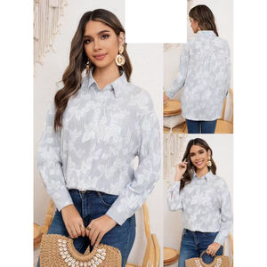 Chemise légère aux rayures enrichies avec fleurs brodées