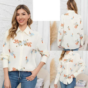 Chemise écrue agrémentée avec des fleurs stylisées brodées