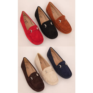 Mocassin en simili daim avec barre sur le devant taille 41-44