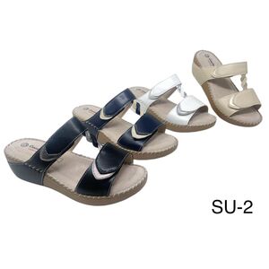 Sandales avec deux larges brides sur légère semelle compensée