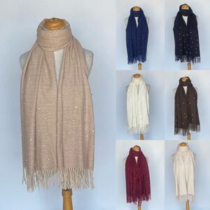 Écharpe à franges sublimée par une incrustation de petits strass