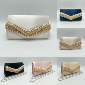 Pochette rectangulaire avec rabat à bande décorative tressée