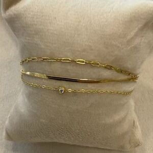 Bracelet à trois rangs avec un effet cascade et une variété de textures