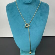 Collier sautoir moderne  doté d'un fermoir en T décoratif en acier inoxydable