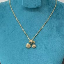 Collier pendentif charmant et fruité avec des cerises scintillantes