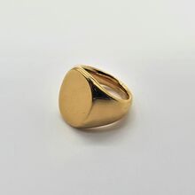 Bague chevalière homme en acier doré jaune au fini poli
