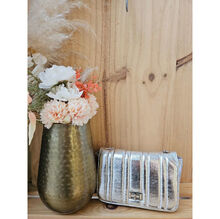 Sac bandoulière matelassé et métallisé brillant avec chaîne