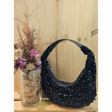 Sac style hobo entièrement recouvert de sequins brillants