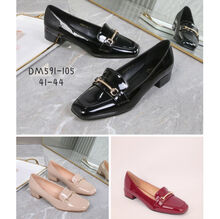 Escarpin verni à talon carré et décoration boucle de mors taille 41-44