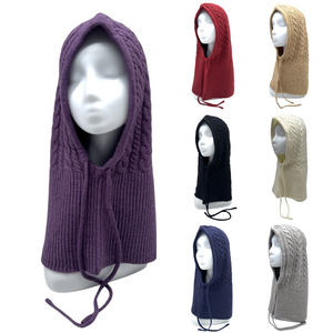 Bonnet cagoule à capuche ornée de motifs torsadés  avec  un cordon de serrage