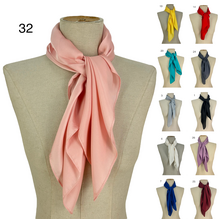 Foulard carré en polyester satiné coloris uni