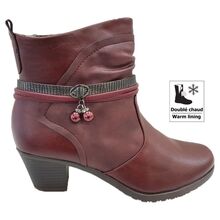 Bottine zippée rouge avec lanières à boucle ornées par 2 perles