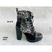 Bottine multimatières à motif bestial sur talon haut carré