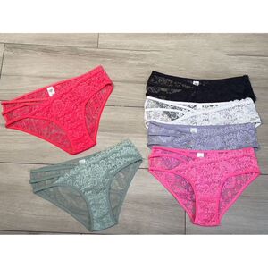 Culotte femme en dentelle florale avec fines lanières élastique