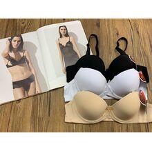 Soutien-gorge aux bonnets A push-up avec armatures et mousses