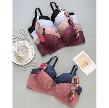 Soutien-gorge aux bonnets A à broderie florale avec armatures et mousse