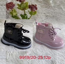 Bottines vernies rehaussées par une plaque logotée en strass pour enfant 20 à 25