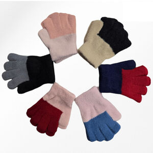 Gants bicolores pour enfant conçus en matière douce et épaisse