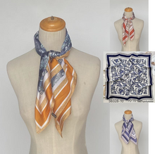 Foulard carré en polyester satiné à motif cachemire et bordure unie