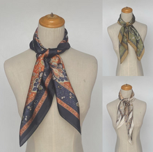 Foulard carré en polyester satiné à motif cachemire symétrique