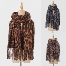 Écharpe douce épaisse en laine et viscose motif léopard à franges