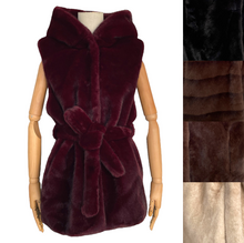 Gilet à capuche en fausse fourrure sans manches avec fermeture à boutons et ceinture