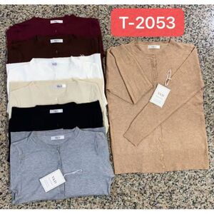 Cardigan classique en maille fine et légère fermé avec des boutons