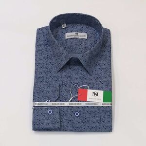 Chemise homme slim bleu avec des fleurs discrètes sur l’ensemble