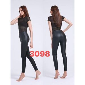 Leggings noirs en simili cuir à ornement fantaisie sur les côtés