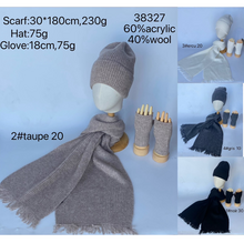 Ensembles d'hiver à écharpe à franges, bonnet à côtes et une paire de gants mitaines