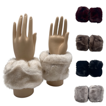 Manchons de poignet pour femme conçus à partir de fausse fourrure