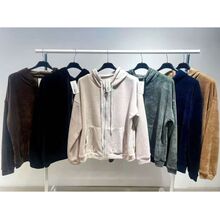 Sweat à capuche en texture douce de velours avec fermeture éclair