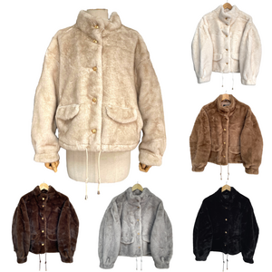 Veste en fausse fourrure au toucher très doux avec poches décoratives