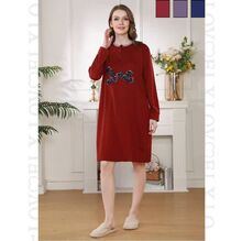 Robe de nuit chaude en polaire à manches longues et motif brodé floral