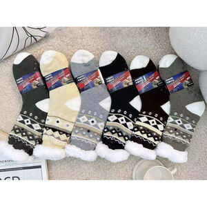 Chaussettes antidérapantes et douillettes style tribal et motifs géométriques